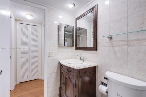 Снять в аренду кондоминиум в Помпано-Бич, Флорида 2 спальни, 102.19м2, № 1965012 - фото 25