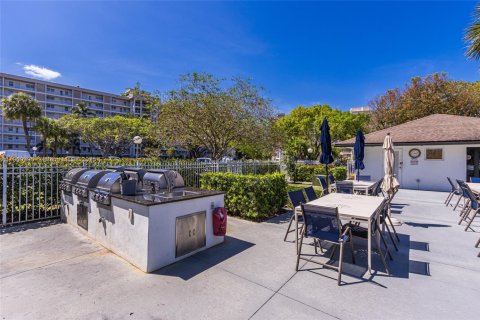 Снять в аренду кондоминиум в Помпано-Бич, Флорида 2 спальни, 102.19м2, № 1965012 - фото 29