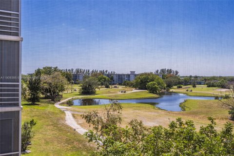 Снять в аренду кондоминиум в Помпано-Бич, Флорида 2 спальни, 102.19м2, № 1965012 - фото 28