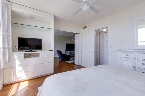 Снять в аренду кондоминиум в Помпано-Бич, Флорида 2 спальни, 102.19м2, № 1965012 - фото 23