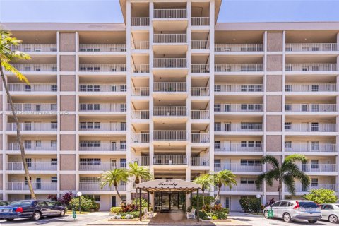 Снять в аренду кондоминиум в Помпано-Бич, Флорида 2 спальни, 102.19м2, № 1965012 - фото 1