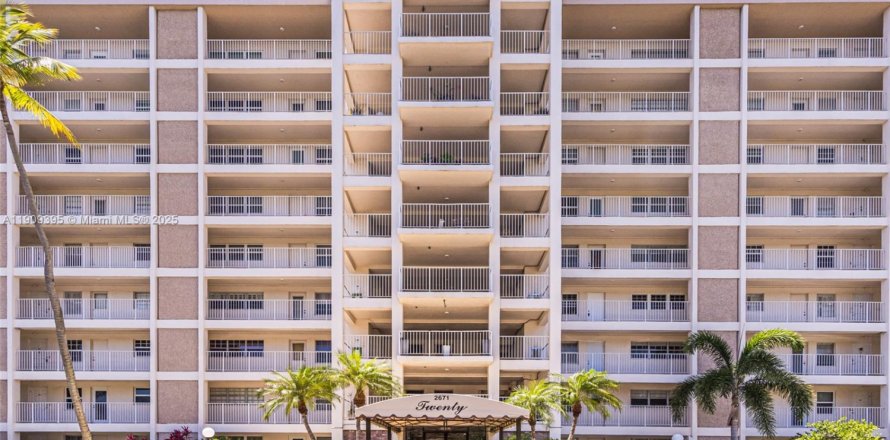 Кондоминиум с 2 спальнями в Помпано-Бич, Флорида № 1965012