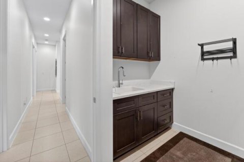 House in Westlake, Florida 4 bedrooms, 257.34 sq.m. № 2175601 - photo 27