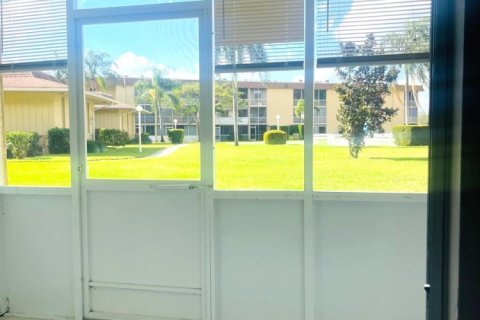 Condo in Palm Springs, Florida, 2 bedrooms  № 2146637 - photo 14
