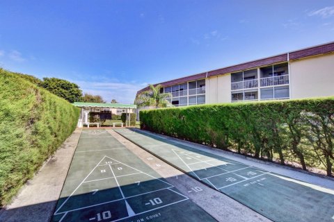 Condo in Palm Springs, Florida, 2 bedrooms  № 2146637 - photo 19