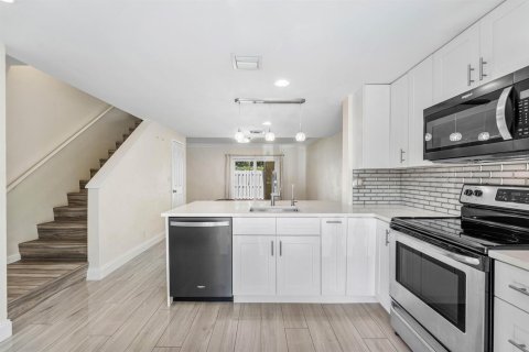 Touwnhouse à louer à Pompano Beach, Floride: 2 chambres, 94.57 m2 № 2288938 - photo 8