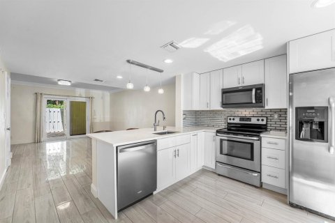 Touwnhouse à louer à Pompano Beach, Floride: 2 chambres, 94.57 m2 № 2288938 - photo 9