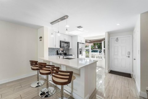 Touwnhouse à louer à Pompano Beach, Floride: 2 chambres, 94.57 m2 № 2288938 - photo 6