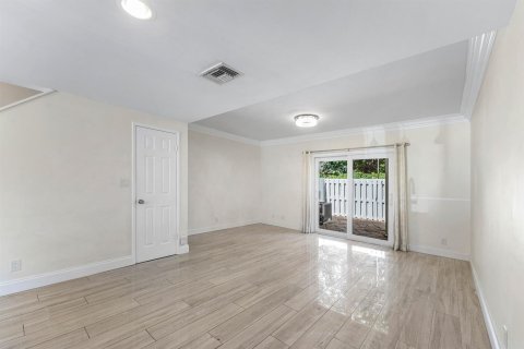 Touwnhouse à louer à Pompano Beach, Floride: 2 chambres, 94.57 m2 № 2288938 - photo 12