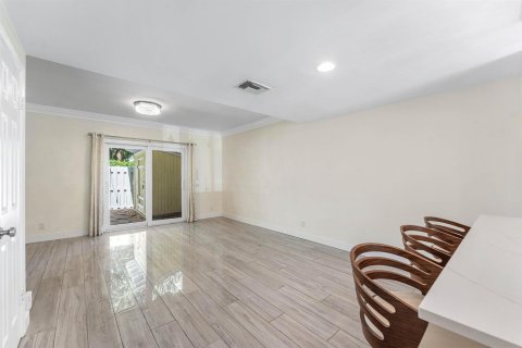 Touwnhouse à louer à Pompano Beach, Floride: 2 chambres, 94.57 m2 № 2288938 - photo 11