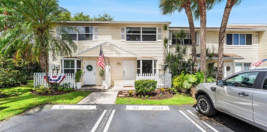 Touwnhouse à Pompano Beach, Floride 2 chambres, 94.57 m2 № 2288938
