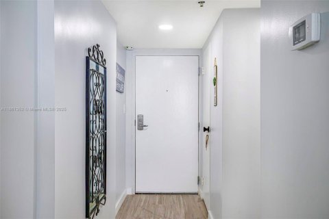 Copropriété à vendre à Sunny Isles Beach, Floride: 40.88 m2 № 2023001 - photo 9