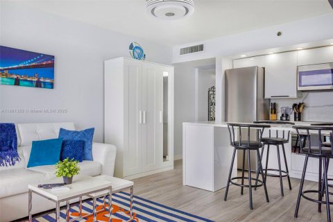 Copropriété à vendre à Sunny Isles Beach, Floride: 40.88 m2 № 2023001 - photo 13