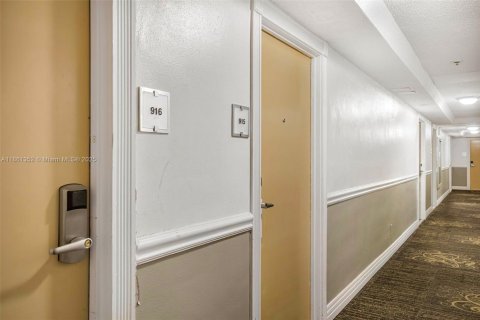 Copropriété à vendre à Sunny Isles Beach, Floride: 40.88 m2 № 2023001 - photo 8