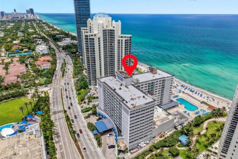 Studio à Condo à Sunny Isles Beach, Floride  № 2023001