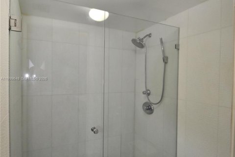 Купить кондоминиум в Халландейл-Бич, Флорида 1 спальня, 83.24м2, № 2067399 - фото 5