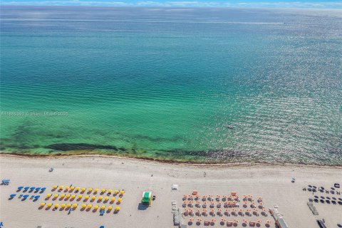 Снять в аренду кондоминиум в Майами-Бич, Флорида 2 спальни, 90.12м2, № 1943329 - фото 27