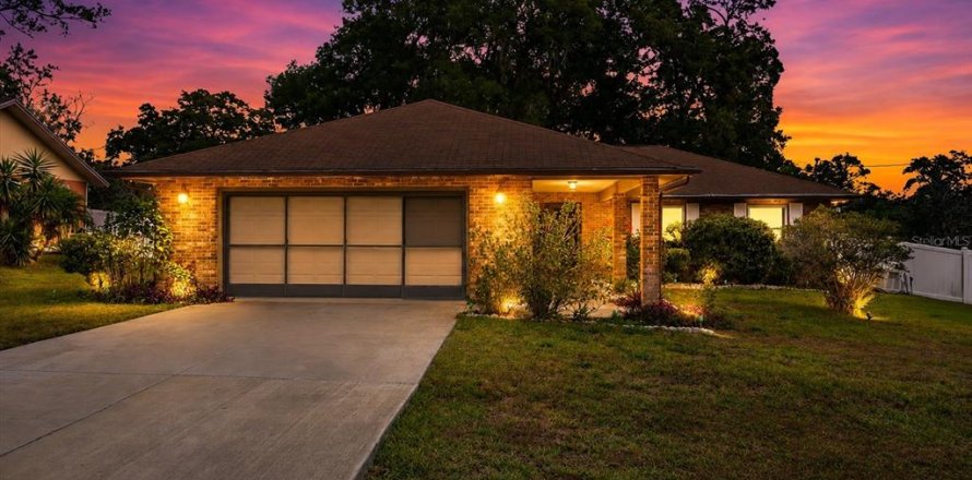 House in Ocala, Florida 3 bedrooms, 167.78 sq.m. № 2323114