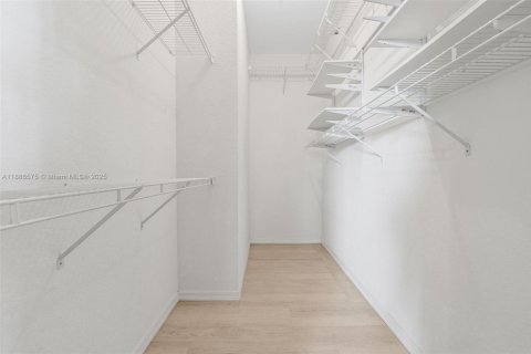 Купить таунхаус в Санрайз, Флорида 2 спальни, 126.81м2, № 1932971 - фото 8