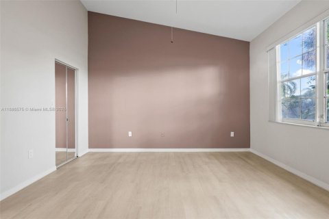 Купить таунхаус в Санрайз, Флорида 2 спальни, 126.81м2, № 1932971 - фото 7