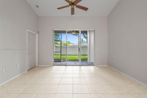 Купить таунхаус в Санрайз, Флорида 2 спальни, 126.81м2, № 1932971 - фото 4