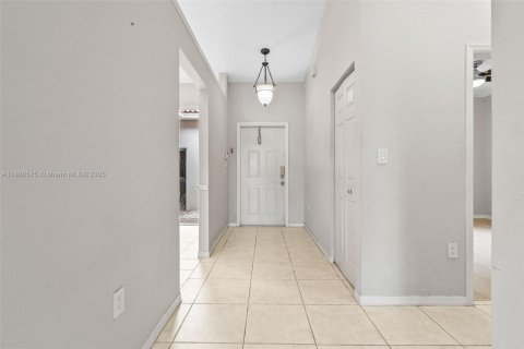 Купить таунхаус в Санрайз, Флорида 2 спальни, 126.81м2, № 1932971 - фото 3