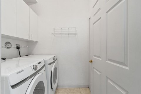 Купить таунхаус в Санрайз, Флорида 2 спальни, 126.81м2, № 1932971 - фото 6