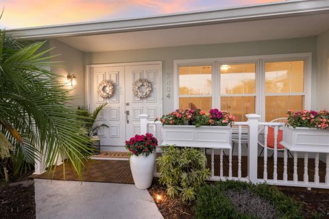 House in Bradenton, Florida 3 bedrooms, 163.51 sq.m. № 1750016 - photo 5