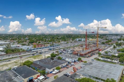 Коммерческая недвижимость в Хайалиа, Флорида № 2035437