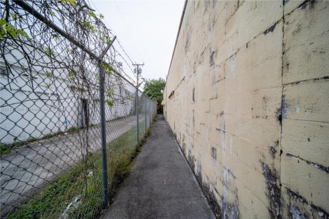 Купить коммерческую недвижимость в Хайалиа, Флорида № 2035437 - фото 27