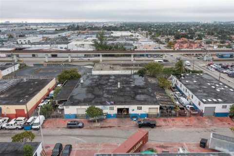 Купить коммерческую недвижимость в Хайалиа, Флорида № 2035437 - фото 2