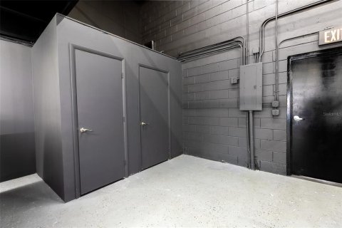 Commercial property in Orlando, Florida 546.73 sq.m. № 2203547 - photo 16