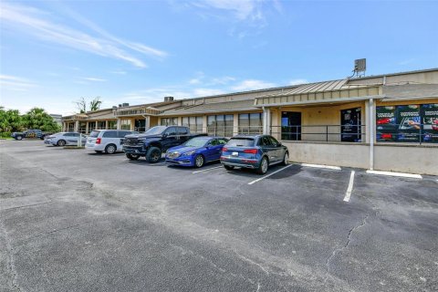 Commercial property in Orlando, Florida 546.73 sq.m. № 2203547 - photo 20