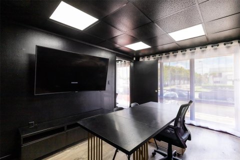 Commercial property in Orlando, Florida 546.73 sq.m. № 2203547 - photo 8