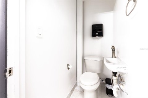 Commercial property in Orlando, Florida 546.73 sq.m. № 2203547 - photo 18