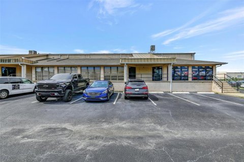 Commercial property in Orlando, Florida 546.73 sq.m. № 2203547 - photo 19