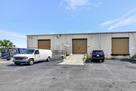 Commercial property in Orlando, Florida 546.73 sq.m. № 2203547 - photo 23