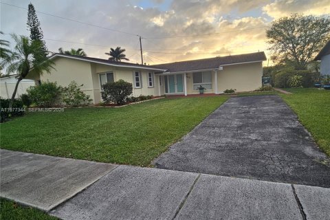 Villa ou maison à Cutler Bay, Floride 5 chambres, 190.17 m2 № 2041662