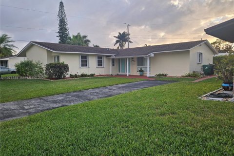 Villa ou maison à vendre à Cutler Bay, Floride: 5 chambres, 190.17 m2 № 2041662 - photo 2