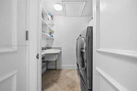 Купить виллу или дом в Ки-Бискейн, Флорида 1 комната, 372.26м2, № 1940308 - фото 13