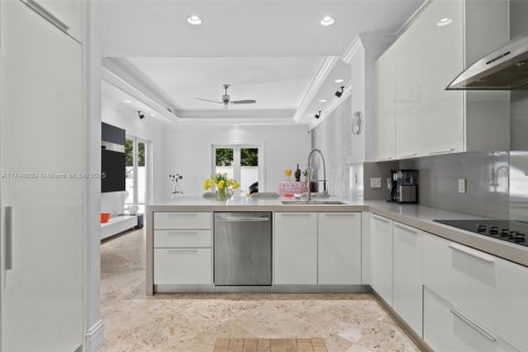 Купить виллу или дом в Ки-Бискейн, Флорида 1 комната, 372.26м2, № 1940308 - фото 11