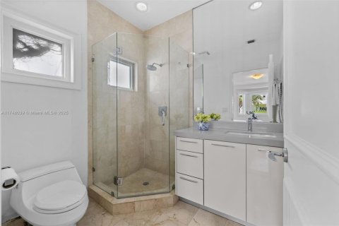 Купить виллу или дом в Ки-Бискейн, Флорида 1 комната, 372.26м2, № 1940308 - фото 16