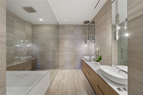 Condo in Miami Beach, Florida, 2 bedrooms  № 2002109 - photo 8