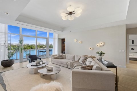 Condo in Miami Beach, Florida, 2 bedrooms  № 2002109 - photo 13