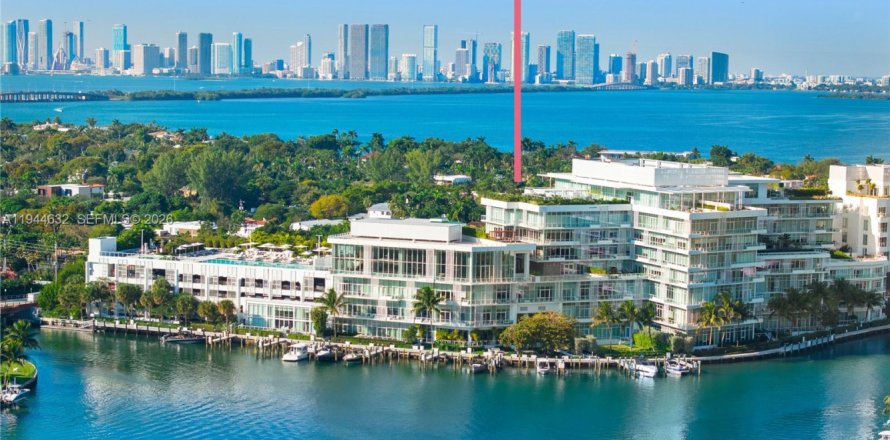 Condo in Miami Beach, Florida, 2 bedrooms  № 2002109