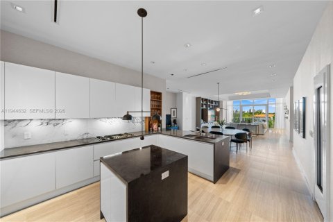 Condo in Miami Beach, Florida, 2 bedrooms  № 2002109 - photo 6