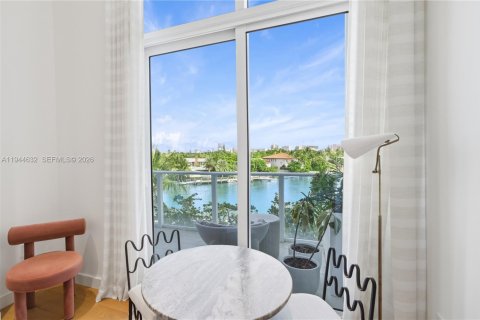 Condo in Miami Beach, Florida, 2 bedrooms  № 2002109 - photo 28