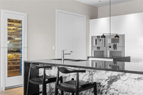 Condo in Miami Beach, Florida, 2 bedrooms  № 2002109 - photo 22