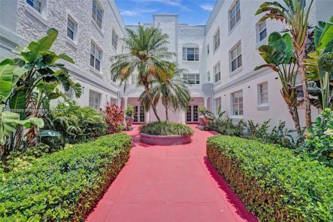 Copropriété à vendre à Miami Beach, Floride: 1 chambre, 54.81 m2 № 1857561 - photo 12