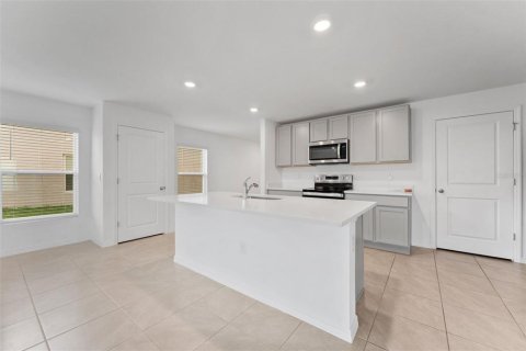 Villa ou maison à louer à Zephyrhills, Floride: 4 chambres, 214.14 m2 № 2404884 - photo 17
